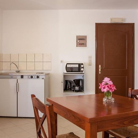 Ekavi Apartments Agia Marina  Exterior photo