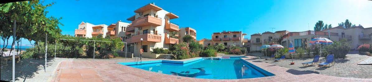 Ekavi Apartments Agia Marina  Exterior photo