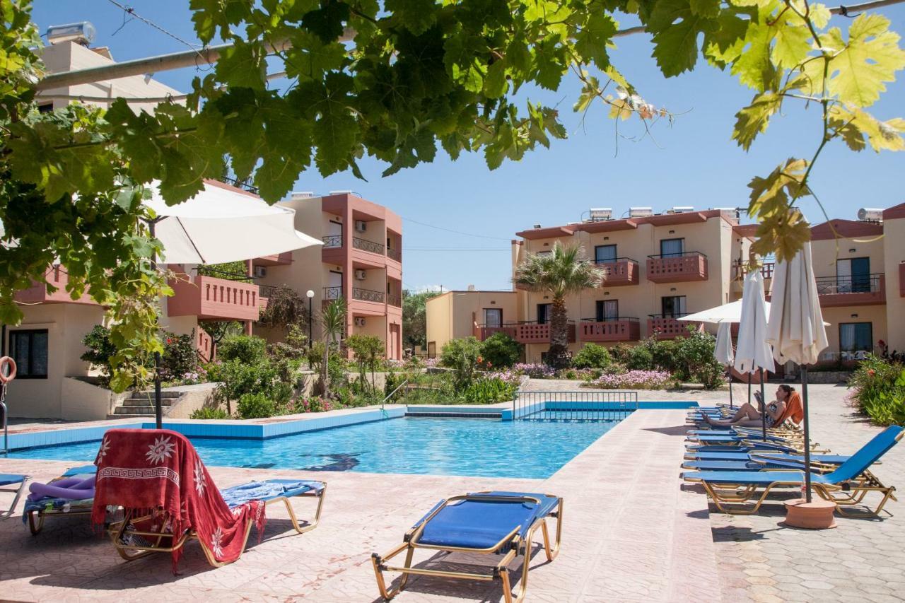 Ekavi Apartments Agia Marina  Exterior photo