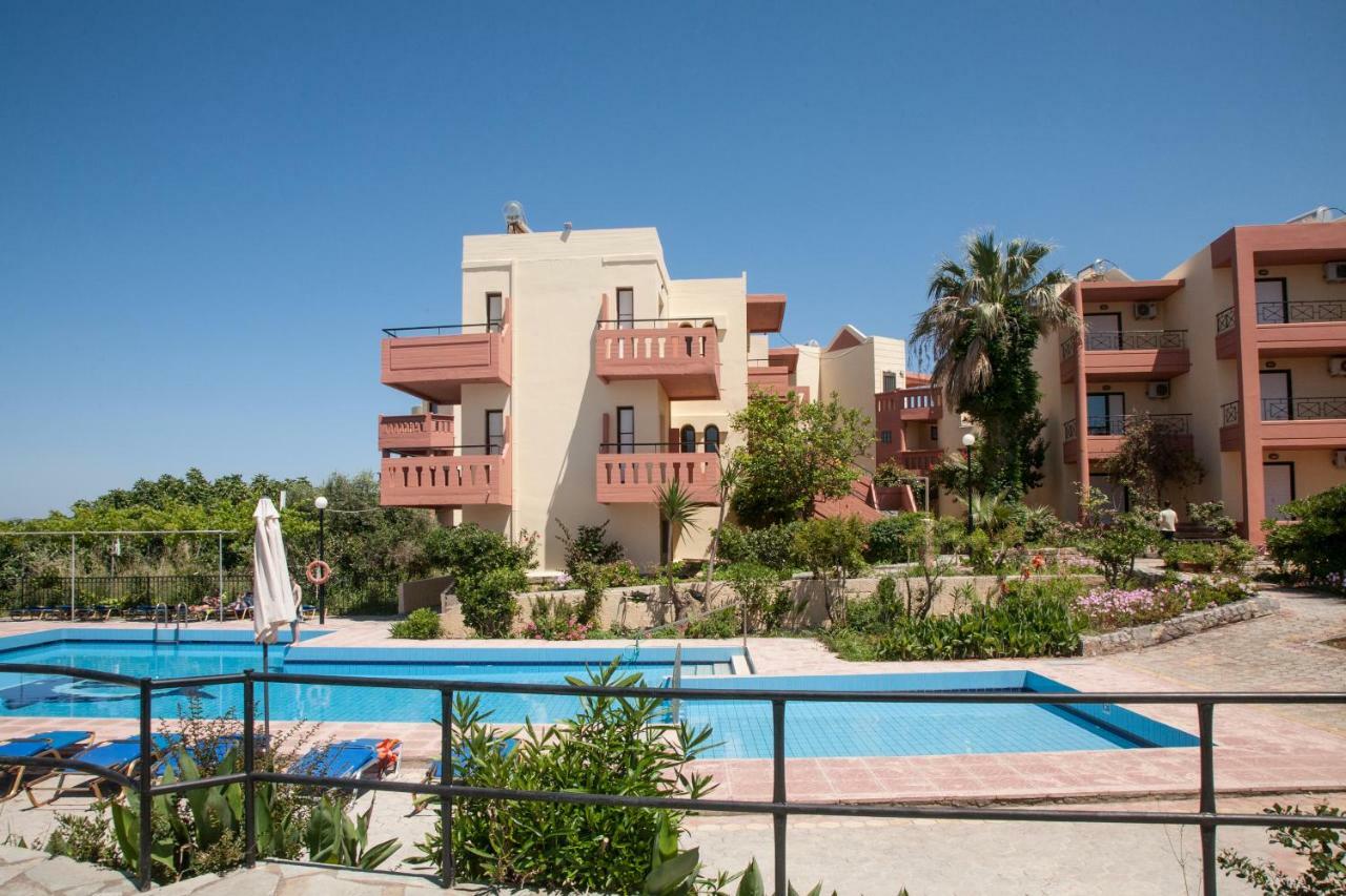 Ekavi Apartments Agia Marina  Exterior photo
